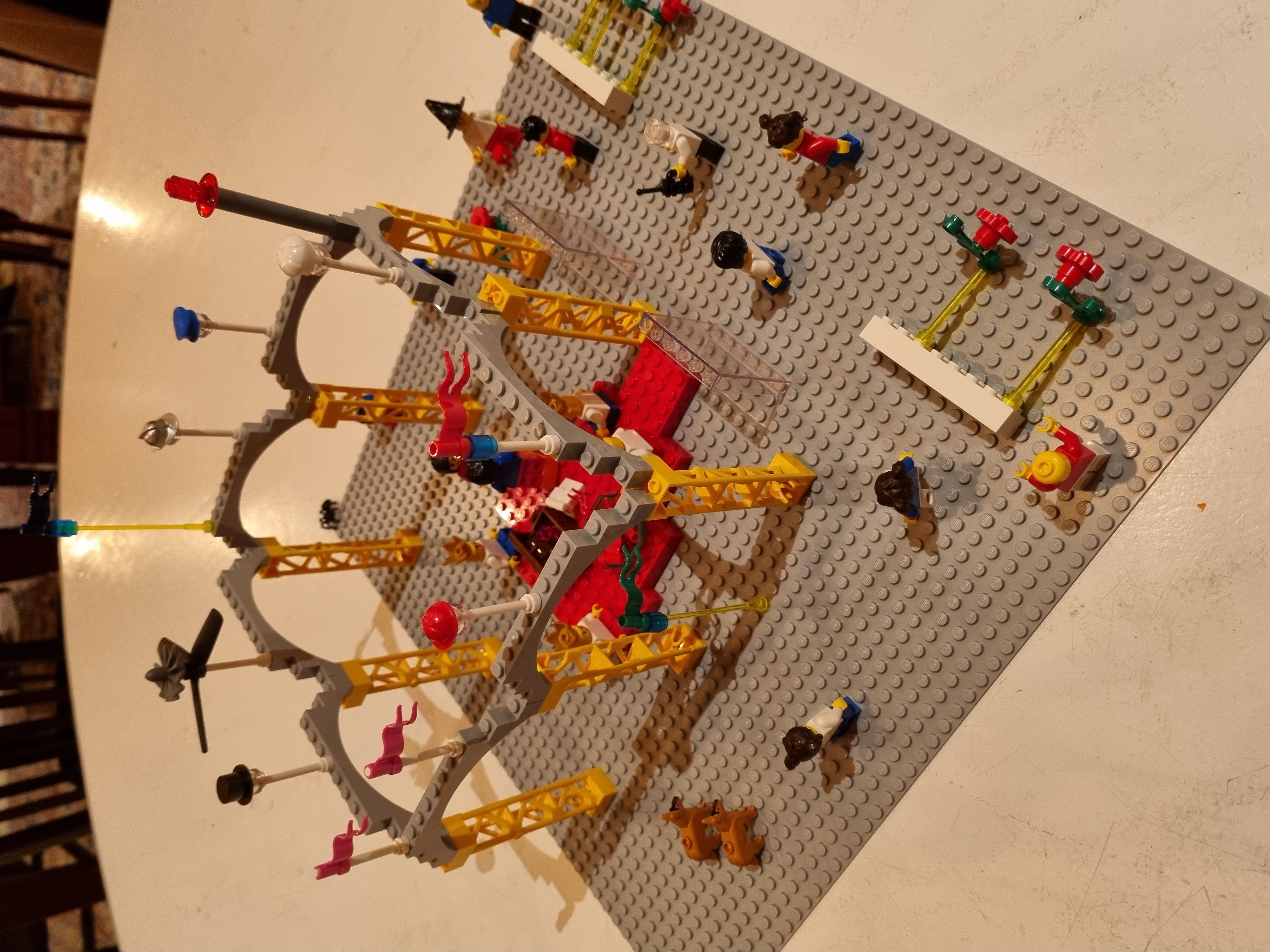 Een gezamenlijk gebouwd model met mensen, verbindingen en verschillende perspectieven